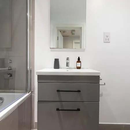 Elevated Elegance: 1Br 1Ba Flat In Wellmeadow Rd Apartamento Londres Exterior foto