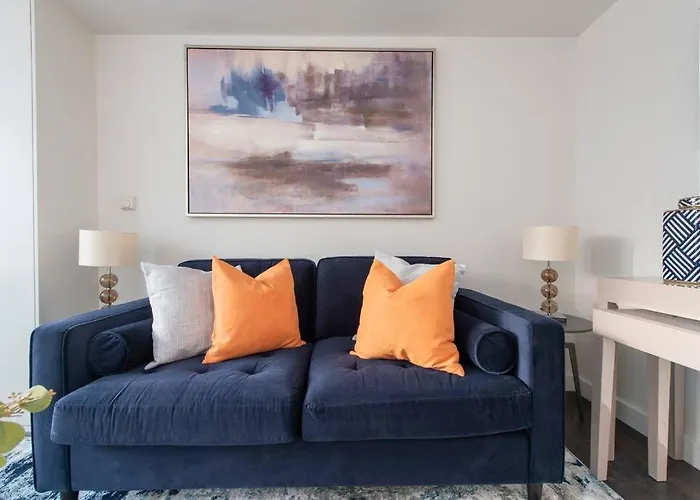 Elevated Elegance: 1Br 1Ba Flat In Wellmeadow Rd